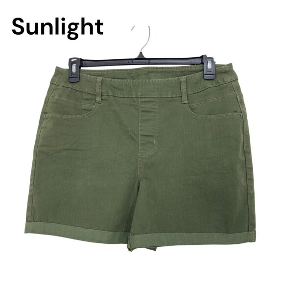 Time And Tru Womens HAND MADE CUT Green Midi Rise Shorts Size L Cotton Blend - Picture 1 of 9